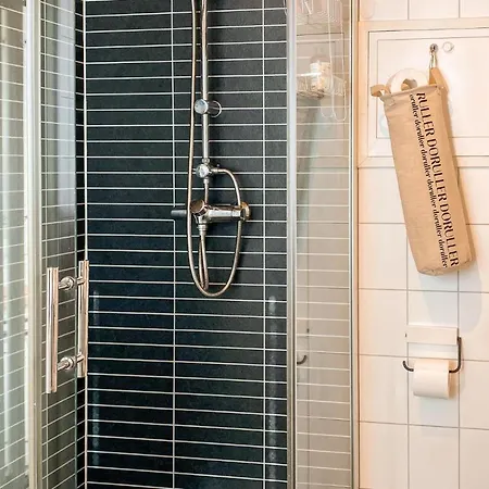 4 Bedroom Beautiful In Prázdninový dům *