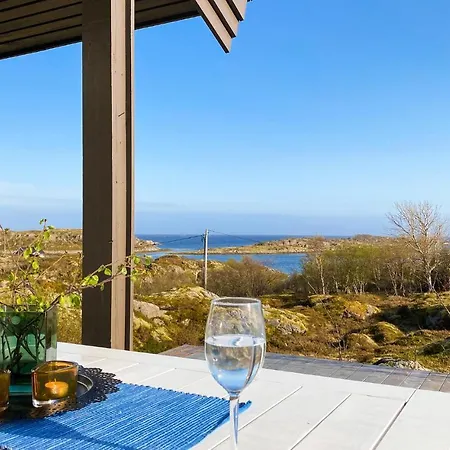 4 Bedroom Beautiful In Feriehus Leknes